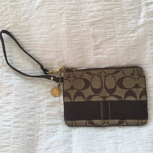 🎗Authentic Coach Wristlet🎗