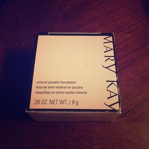 Brand New Mary Kay Mineral Powder Foundation