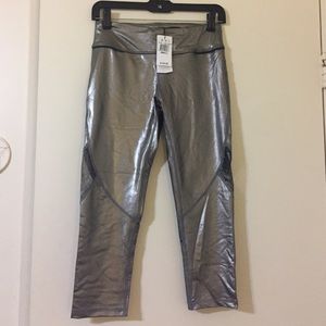 Alala shiny pewter Capri leggings