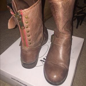 Steve Madden- brown ankle boots