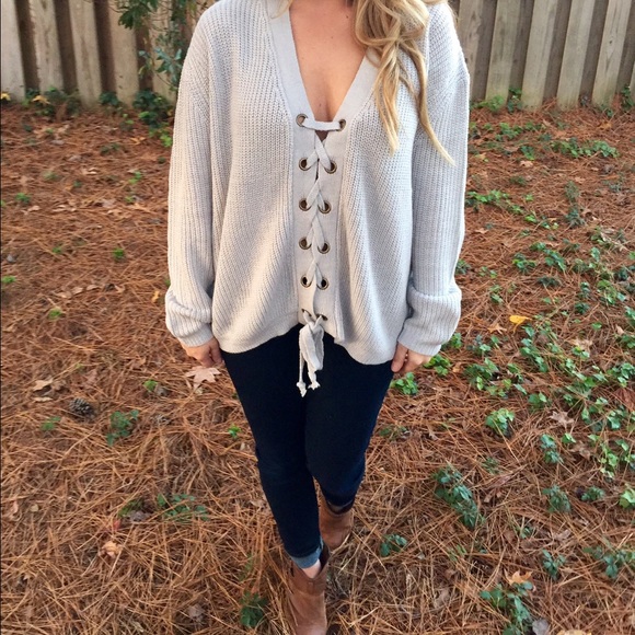 Lace up sweater - Picture 2 of 3