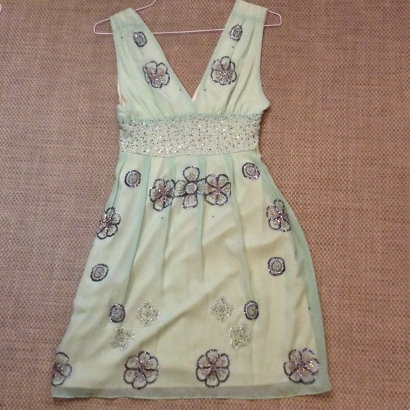 Flowy apple green dress 👗