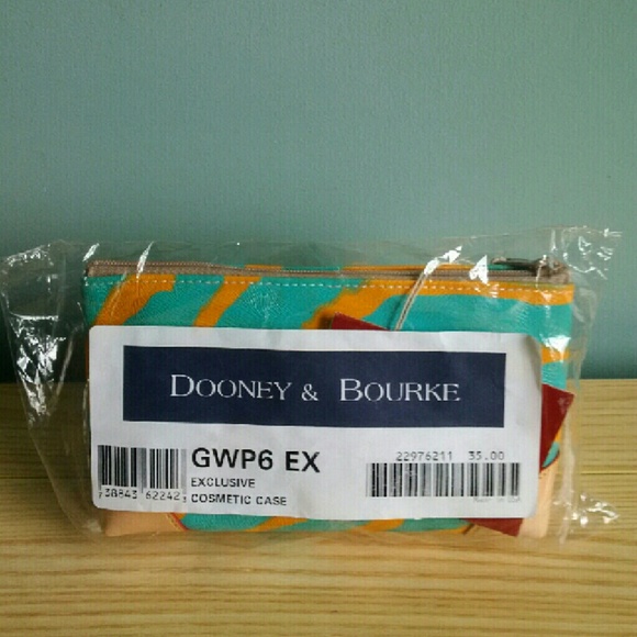 Dooney Cosmetic Case Exclusive - Mint & Butterscot - Picture 1 of 3