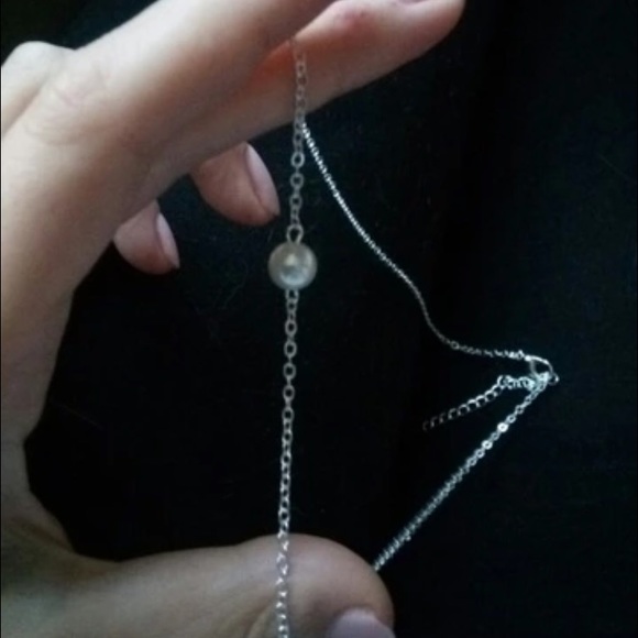 Silver Chain Imitation Pearl Delicate Necklace - Picture 3 of 5