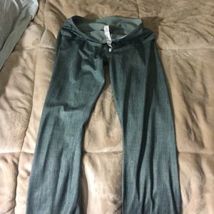 Lululemon size 6 bought in Vegas worn twice
