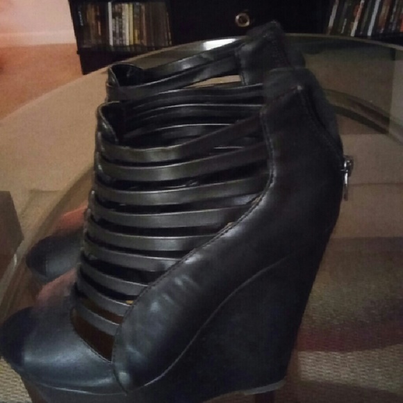 Black leather wedges - Picture 2 of 2