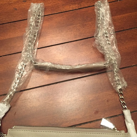 Cross body nwt - Picture 3 of 4