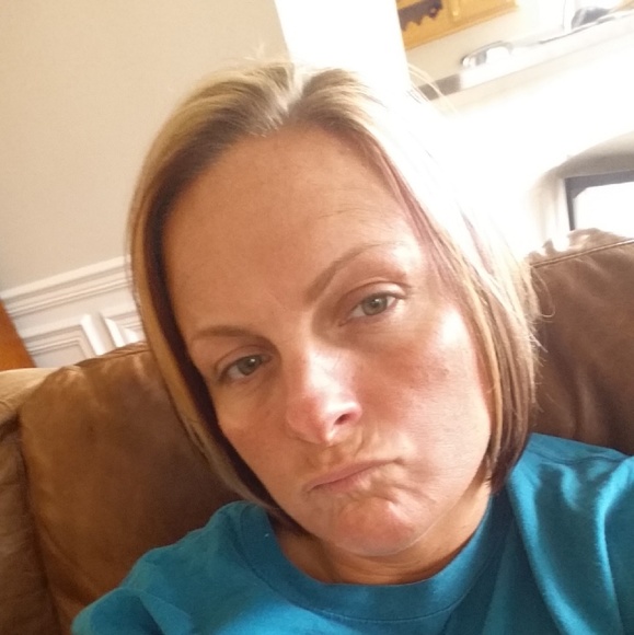 Meet your Posher, Delina