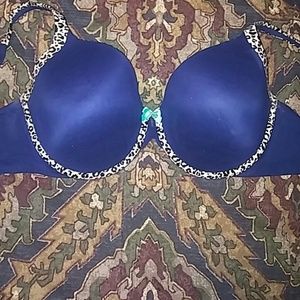 38DD Navy Victoria's secret bra. Worn once