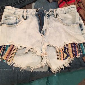 Cute washed out shorts, with patterned pockets