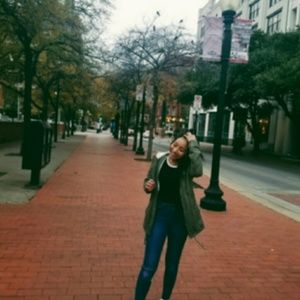 Meet your Posher, Romina