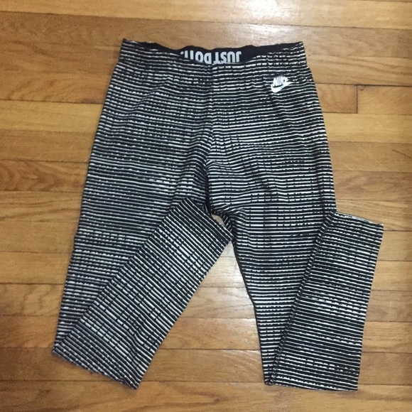Like new- Nike workout pants