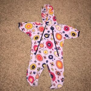Patagonia 12-16lbs onesie