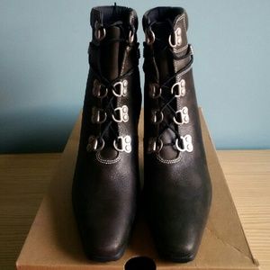 Timberland 82397 Hiker Heels - Black