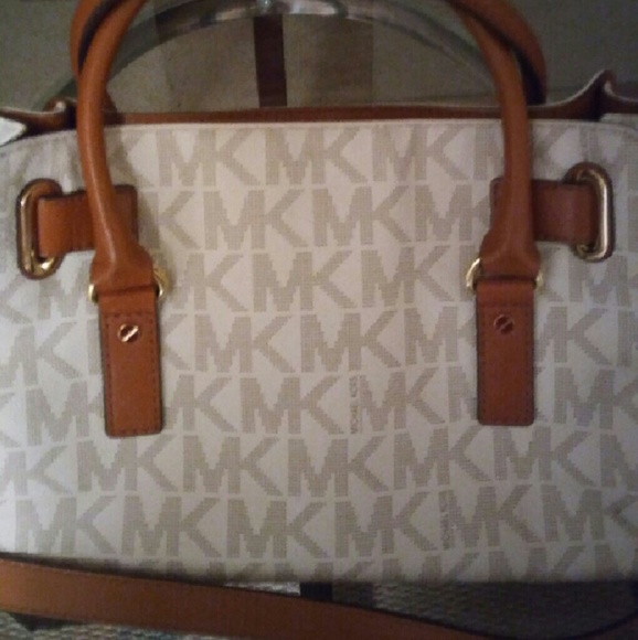 Authentic Michael Kors bag - Picture 2 of 2