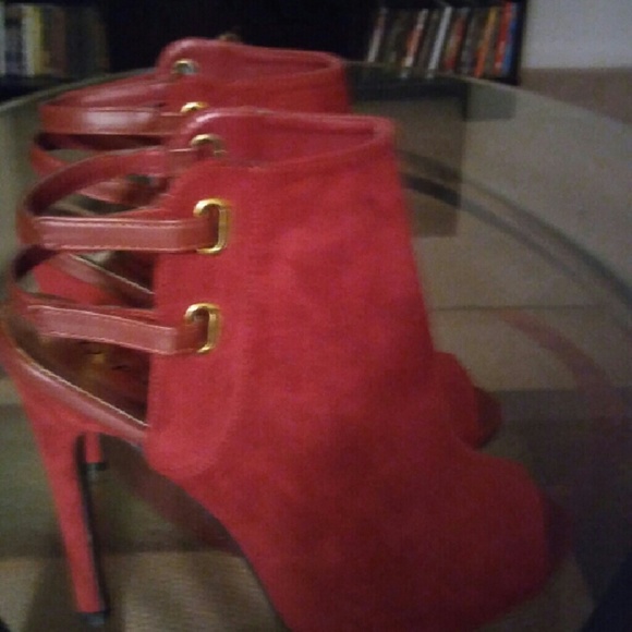Heels - Picture 2 of 3