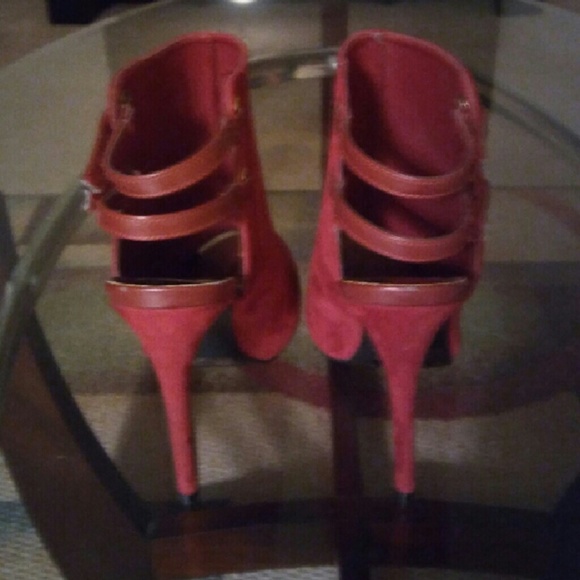 Heels - Picture 3 of 3