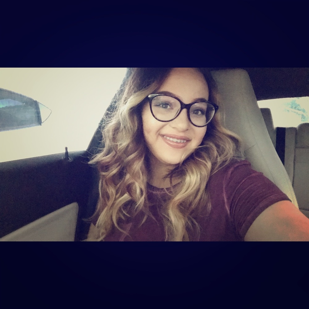 Meet your Posher, Mia