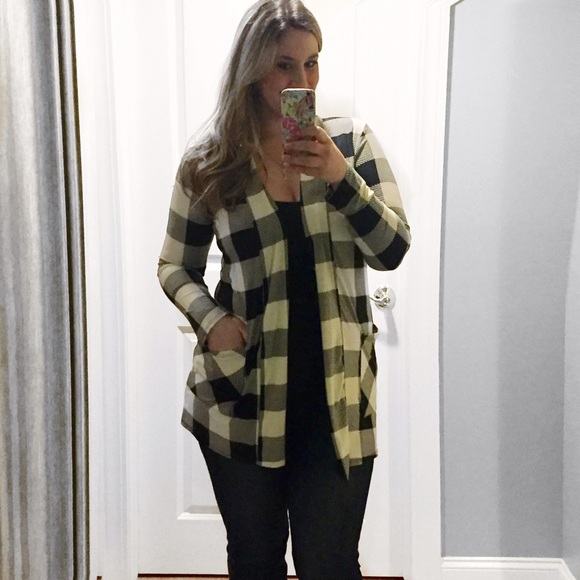 Last 1!Small Black White Plaid Pocket Cardigan - Picture 3 of 3