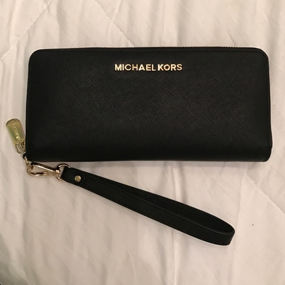 Authentic Michael Kors wallet/wristlet