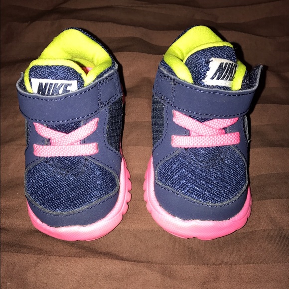 Baby girl shoes - Picture 2 of 3