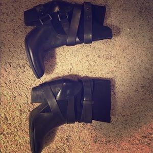 Guess Black size 8 boots