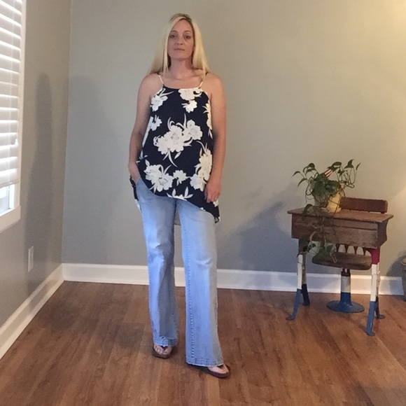 Floral Top - Picture 4 of 6