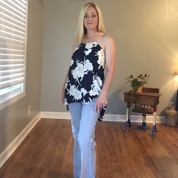 Floral Top - Picture 2 of 6