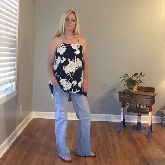 Floral Top - Picture 6 of 6