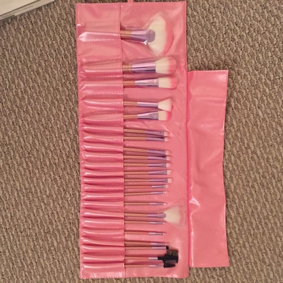 Makeup brushes