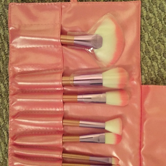 Makeup brushes - Picture 2 of 4