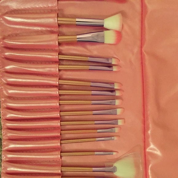 Makeup brushes - Picture 3 of 4