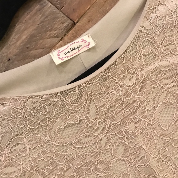 Lace mini - Picture 2 of 2