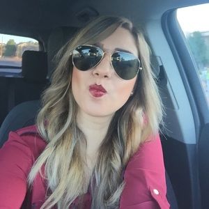 Meet your Posher, Valeria