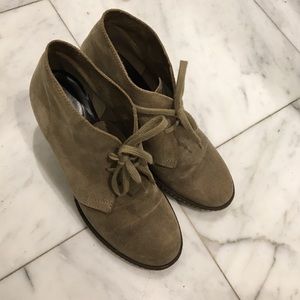 J CREW TAUPE OXFORDS SIZE 6