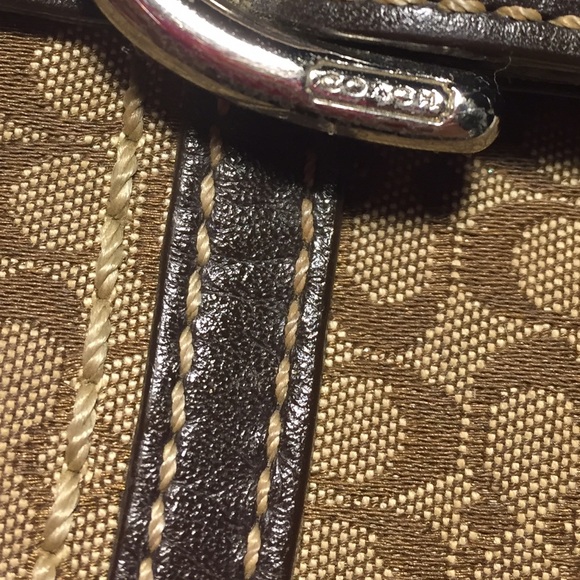 Coach Bags - SOLD👝COACH SIGNATURE WRISTLET👝 Coach Bags - SOLD👝COACH SIGNATURE WRISTLET👝