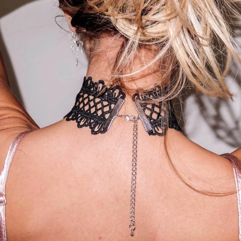 Cut Out Lace Choker - Picture 4 of 6