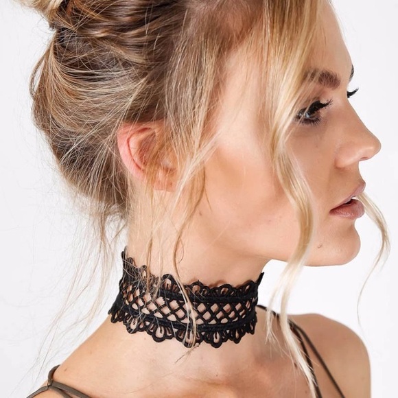 Jewelry - Cut Out Lace Choker