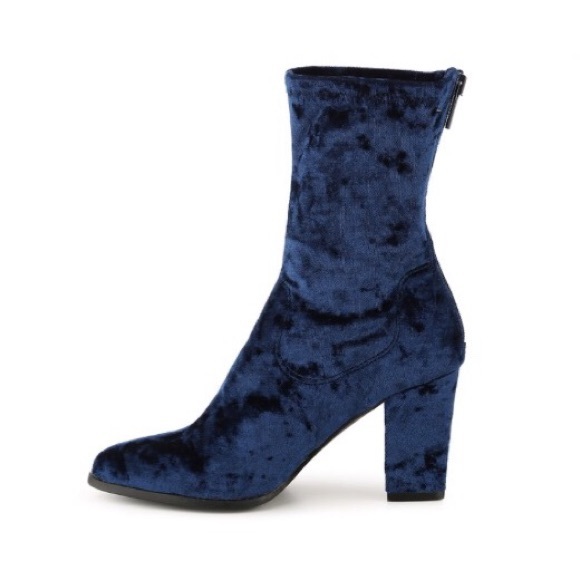 boutique Shoes - NWT blue velvet booties