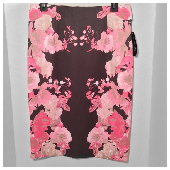 🌺 NEW! NWT Floral Pencil Skirt 🌺