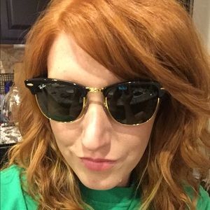 Meet your Posher, Constance