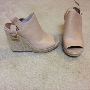 Worn inside once comfy Steve Madden wedge! 👍🏻