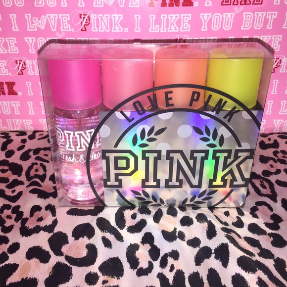 PINK Victoria's Secret Accessories - Vs pink fresh&clean total flirt body mist set