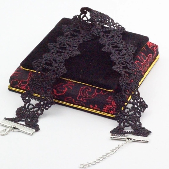 Black or White Lace Tattoo Choker - Picture 5 of 5