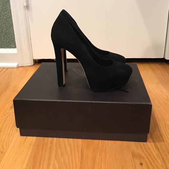 Beautiful Suede pumps