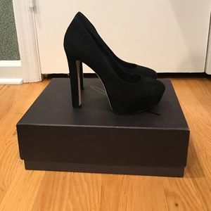 Beautiful Suede pumps