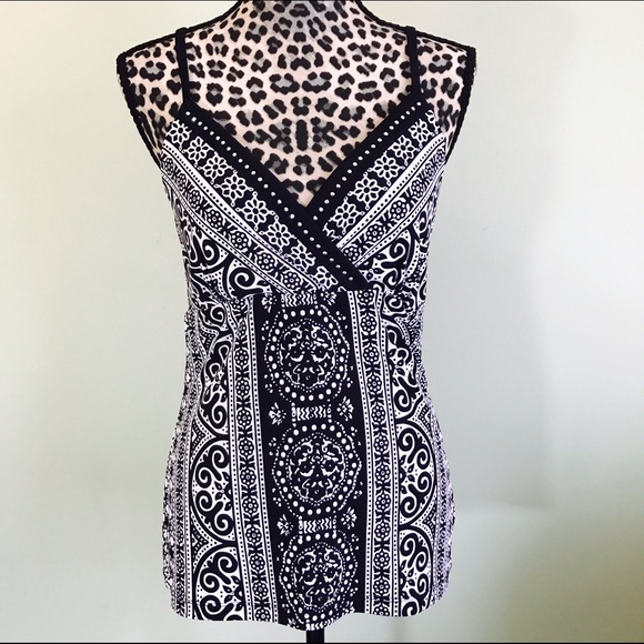 White House Black Market Tops - 😍 WHBM fabulous black and white patterned tank