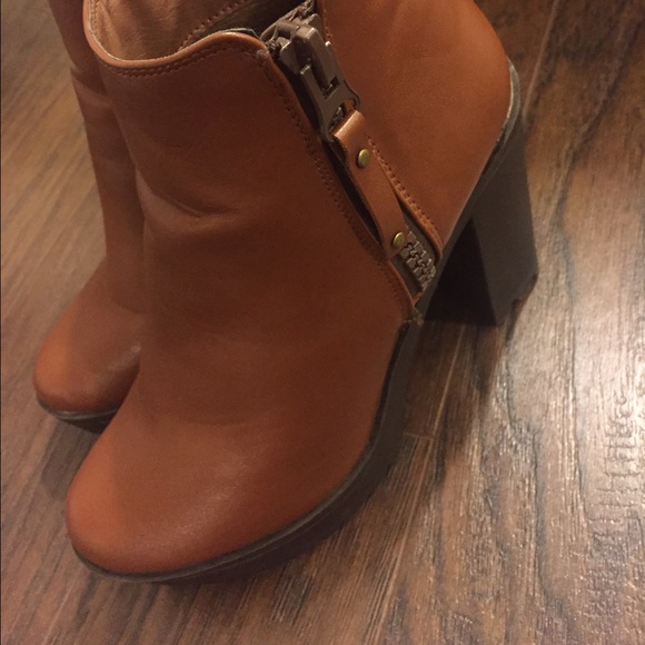 Worn once boots . Chunky heel about 3.5 inch