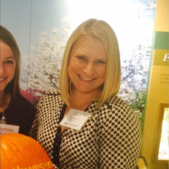 Meet your Posher, Tara - Picture 2 of 4