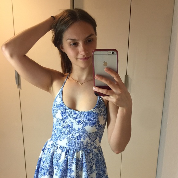 Meet your Posher, Sofia - Picture 4 of 4